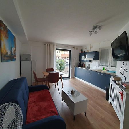 Studio Equipe Et Meuble St Cyprien Сен-Сиприен Экстерьер фото