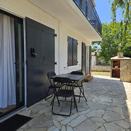 Studio Equipe Et Meuble St Cyprien Сен-Сиприен Экстерьер фото