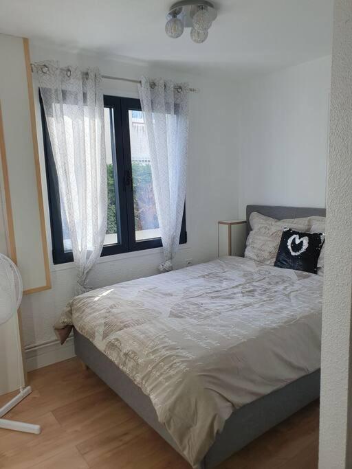 Studio Equipe Et Meuble St Cyprien Сен-Сиприен Экстерьер фото