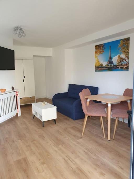 Studio Equipe Et Meuble St Cyprien Сен-Сиприен Экстерьер фото